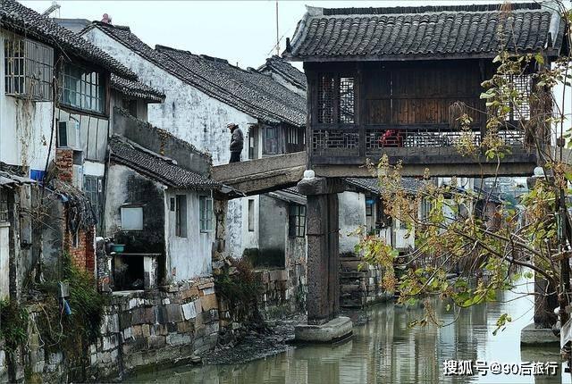 智慧问答网页-直播的创新方向可能是虚拟主播,这说明了什么?